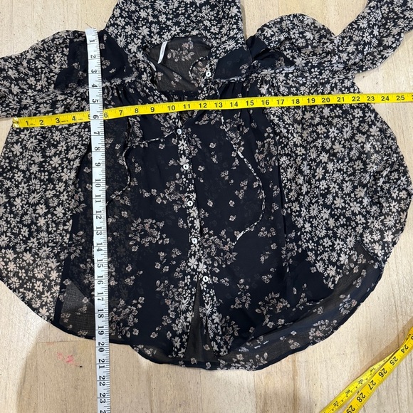 Free People printed Boho flare sleeve blouse EUC - Picture 15 of 16